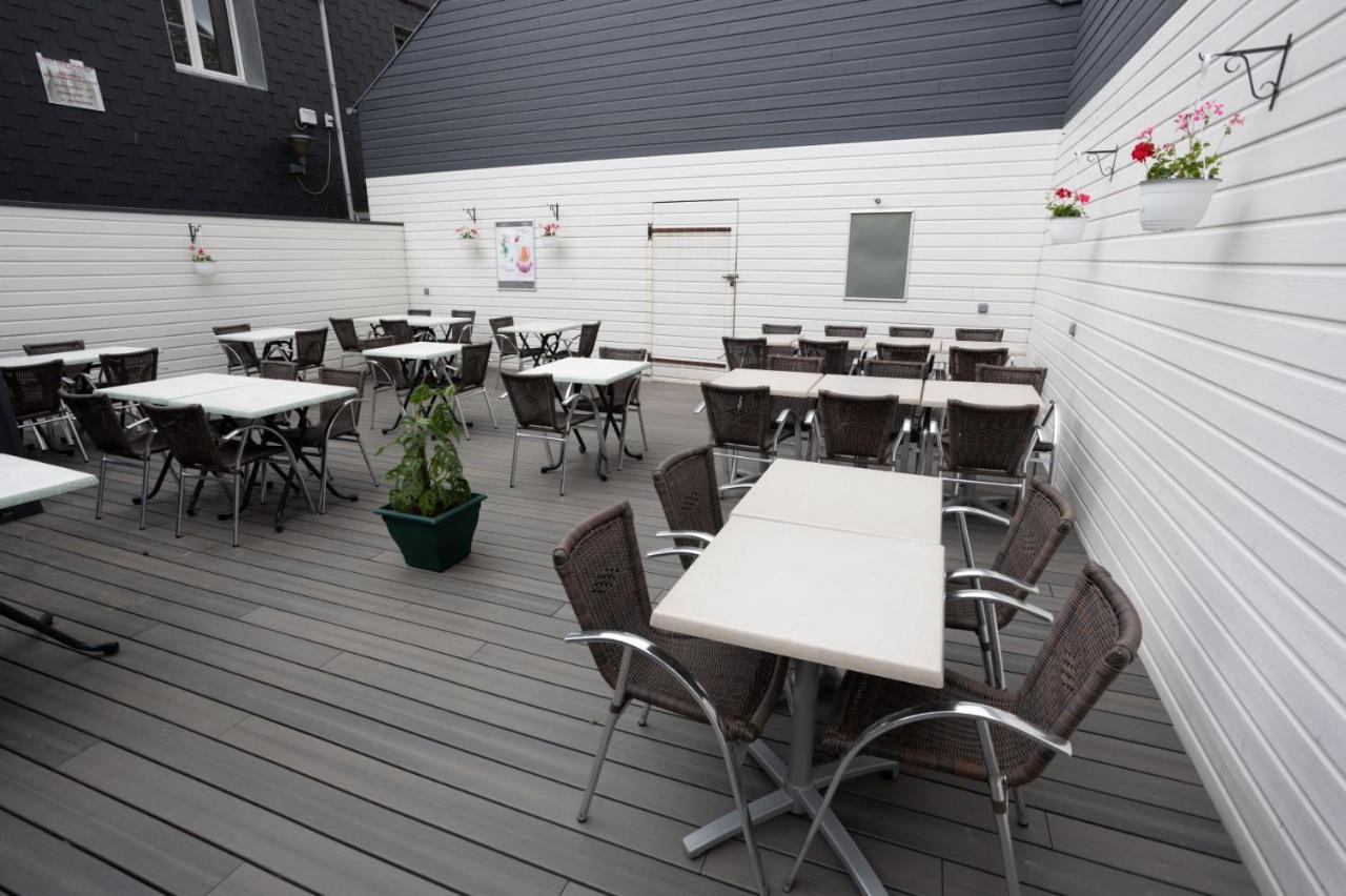 Logis-Hotel & Restaurant Le Carnot Bolbec Exteriör bild